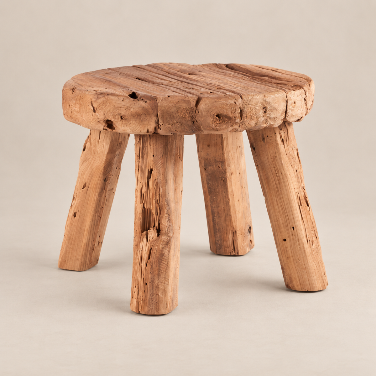 Maro sidebord – rustikt teak