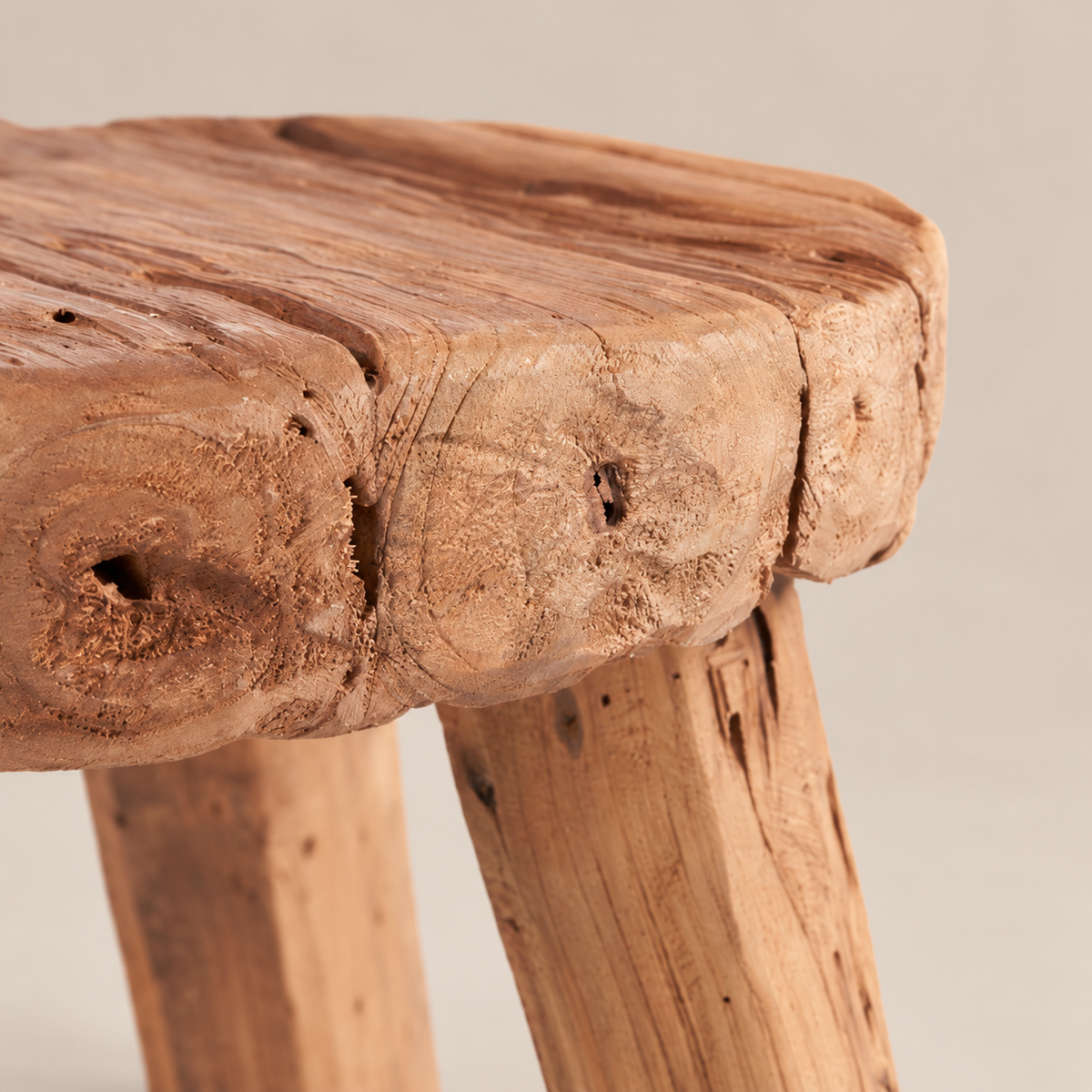 Maro sidebord – rustikt teak
